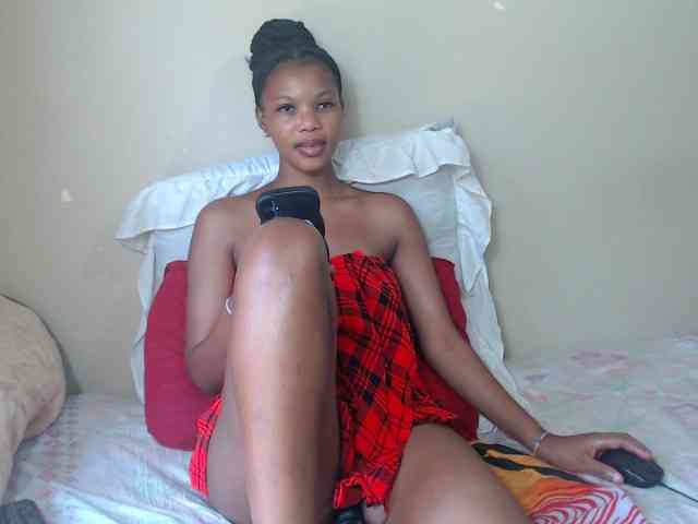 BadGirlMonaa webcam