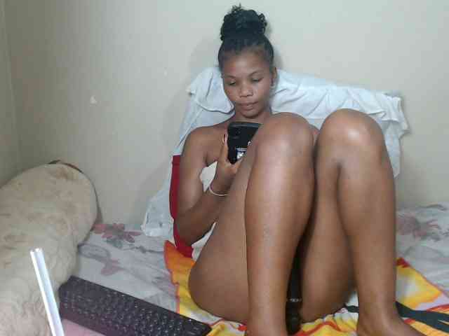 BadGirlMonaa webcam