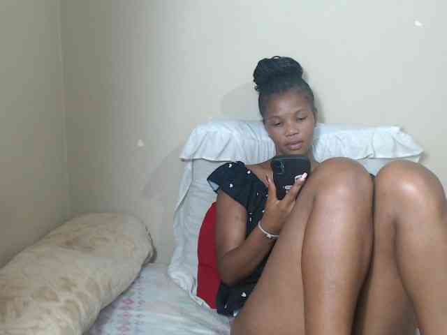 BadGirlMonaa webcam