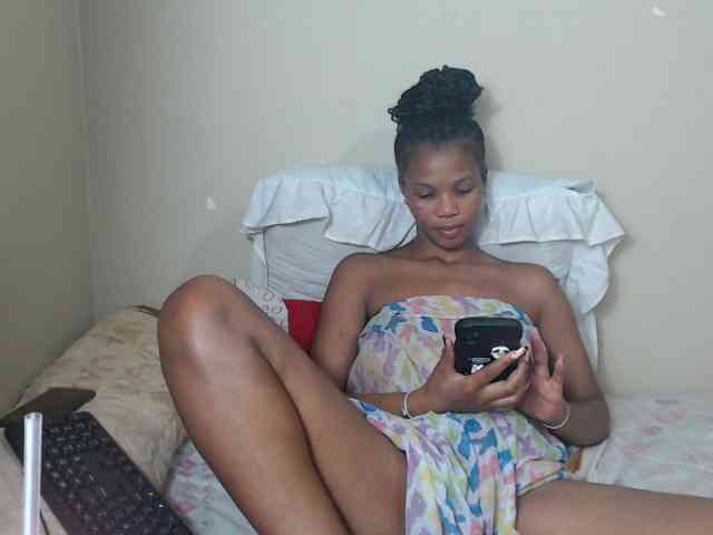 BadGirlMonaa webcam