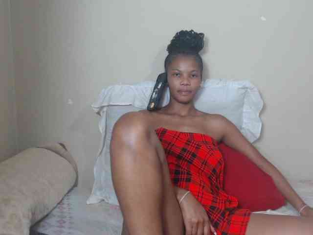 BadGirlMonaa webcam