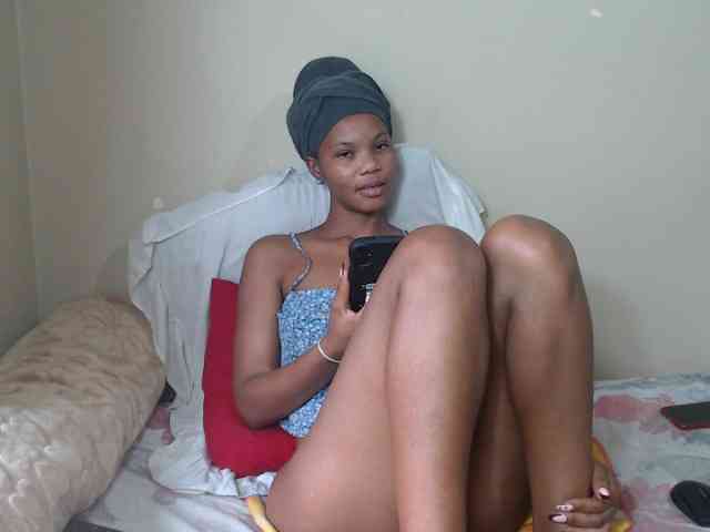 BadGirlMonaa webcam