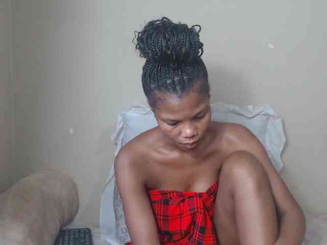 BadGirlMonaa webcam