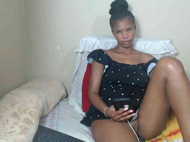 BadGirlMonaa webcam