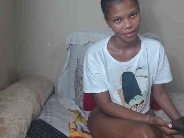 BadGirlMonaa webcam