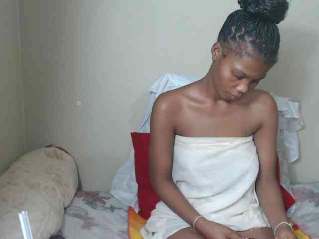 BadGirlMonaa webcam