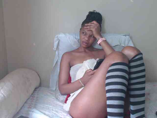 BadGirlMonaa webcam