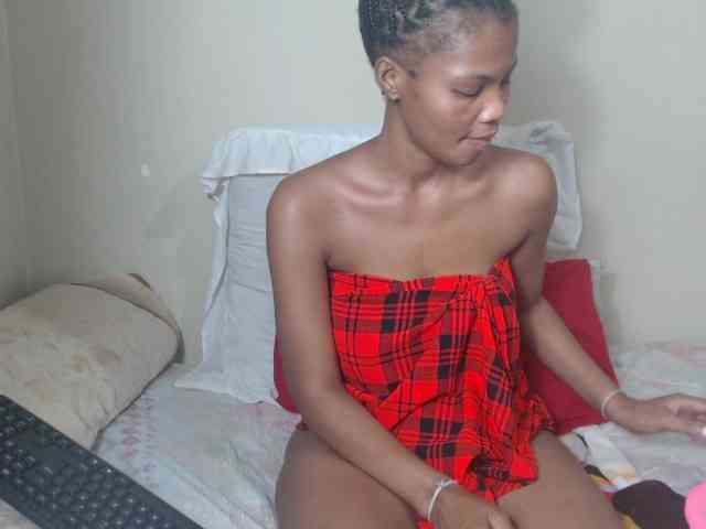 BadGirlMonaa webcam