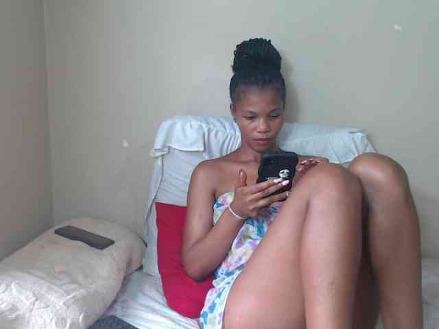 BadGirlMonaa webcam
