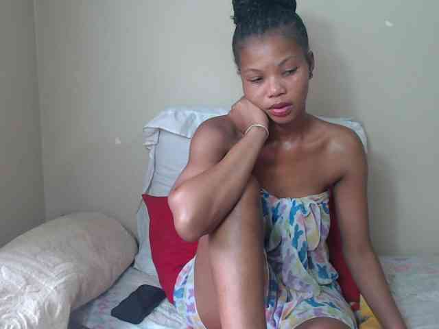 BadGirlMonaa webcam