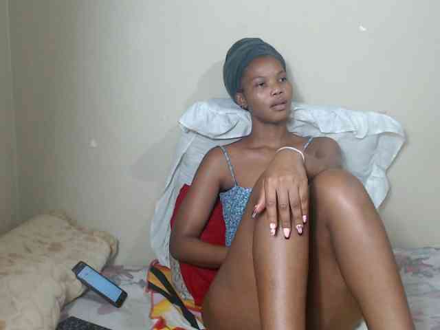 BadGirlMonaa webcam