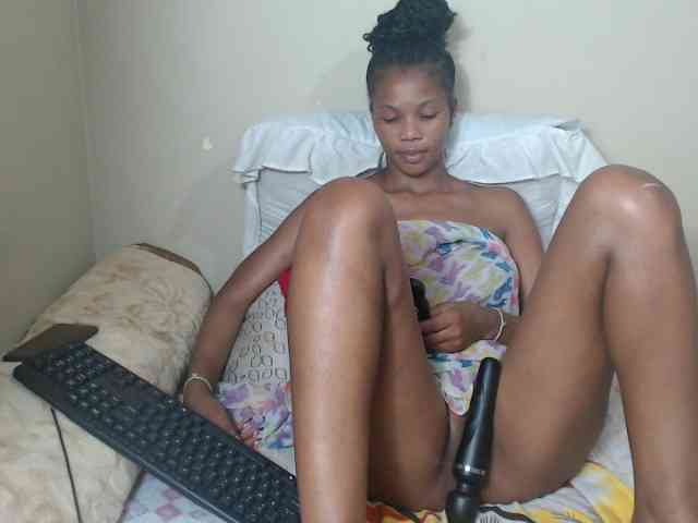 BadGirlMonaa webcam