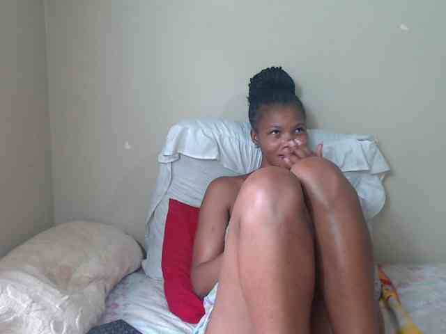 BadGirlMonaa webcam