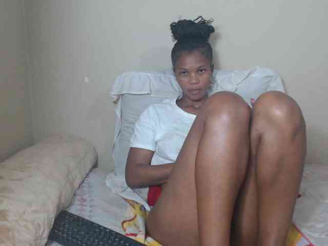 BadGirlMonaa webcam