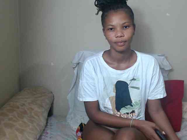 BadGirlMonaa webcam