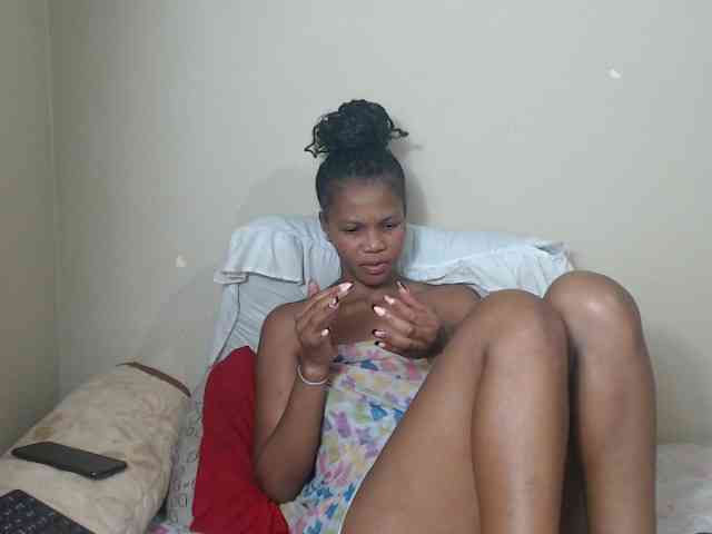 BadGirlMonaa webcam