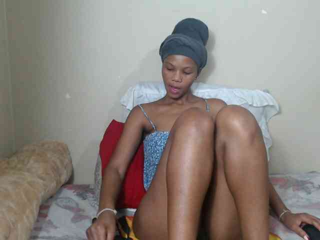 BadGirlMonaa webcam