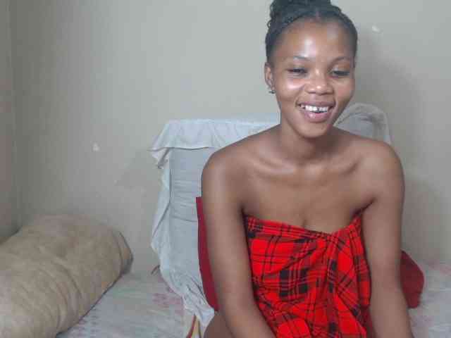 BadGirlMonaa webcam