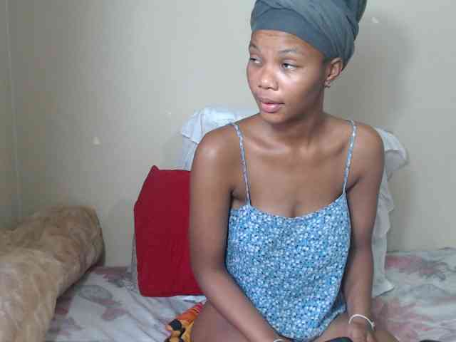 BadGirlMonaa webcam