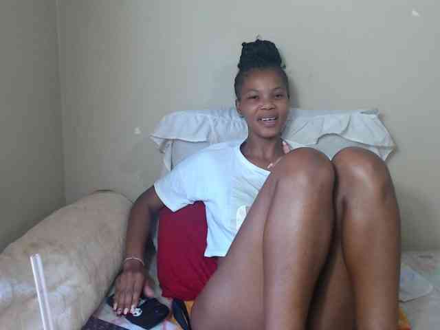 BadGirlMonaa webcam