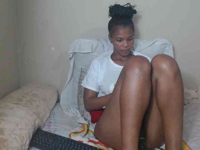 BadGirlMonaa webcam