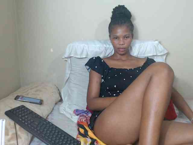 BadGirlMonaa webcam