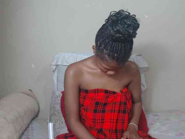 BadGirlMonaa webcam