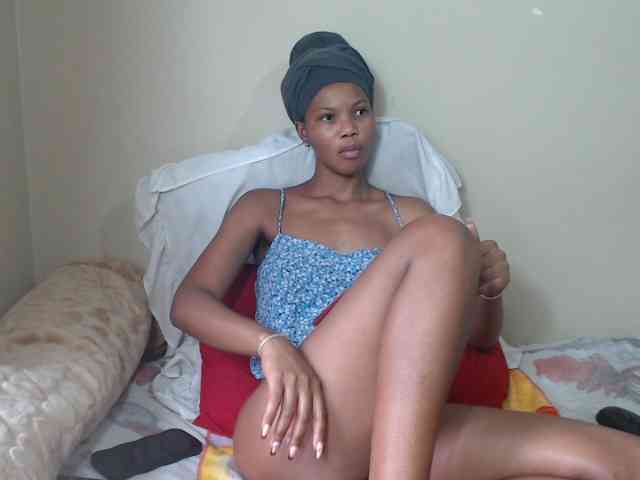 BadGirlMonaa webcam