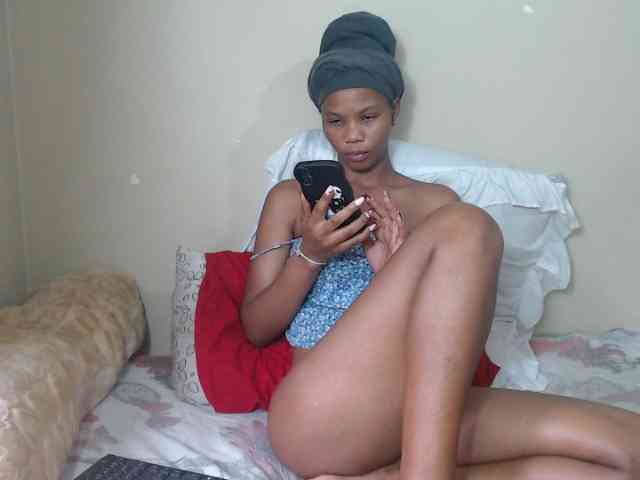 BadGirlMonaa webcam
