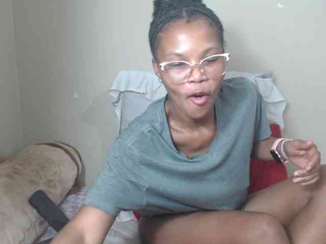 BadGirlMonaa webcam