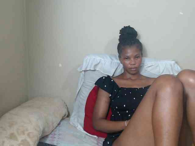 BadGirlMonaa webcam