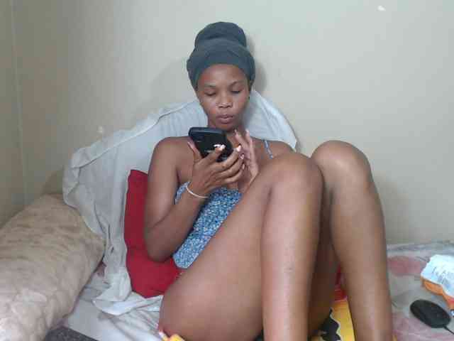 BadGirlMonaa webcam