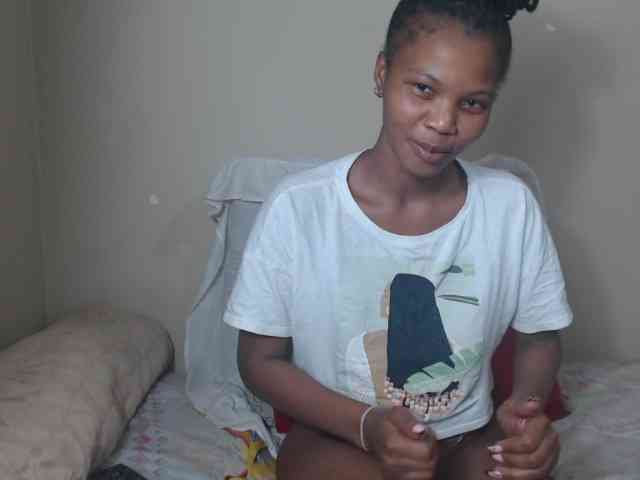 BadGirlMonaa webcam