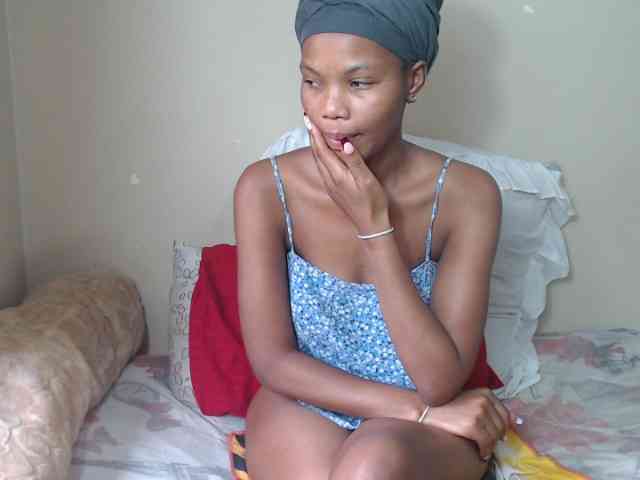 BadGirlMonaa webcam