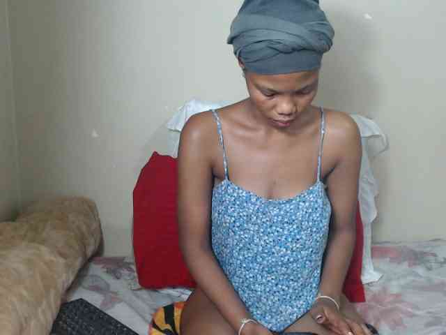 BadGirlMonaa webcam