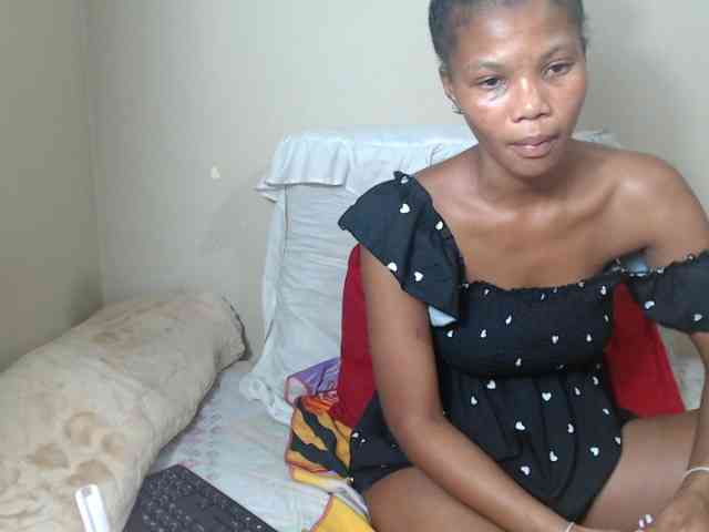 BadGirlMonaa webcam