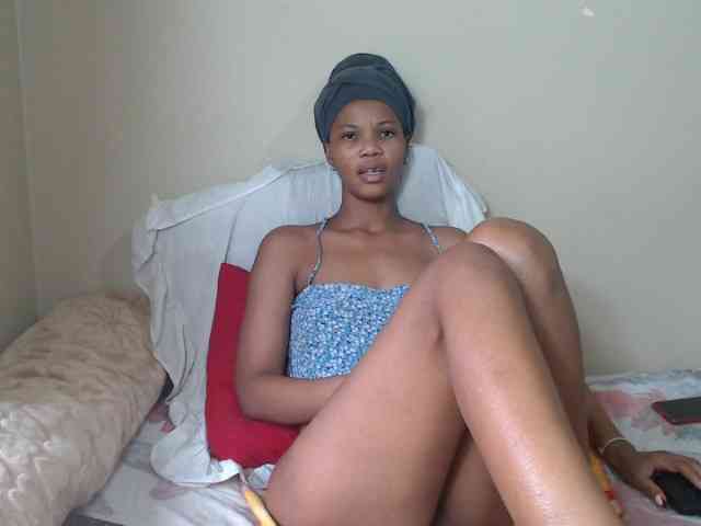 BadGirlMonaa webcam