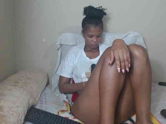 BadGirlMonaa webcam