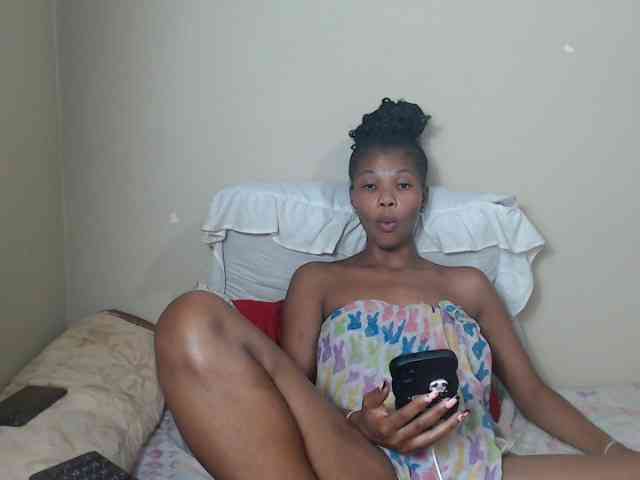 BadGirlMonaa webcam