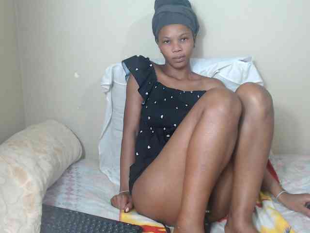 BadGirlMonaa webcam
