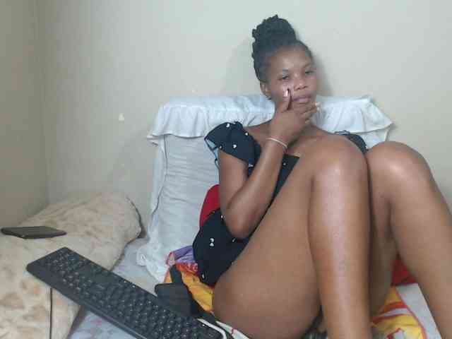 BadGirlMonaa webcam