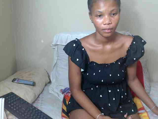 BadGirlMonaa webcam