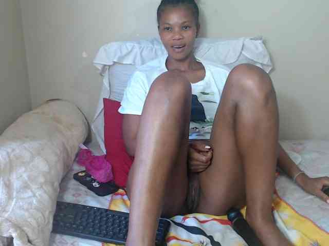 BadGirlMonaa webcam