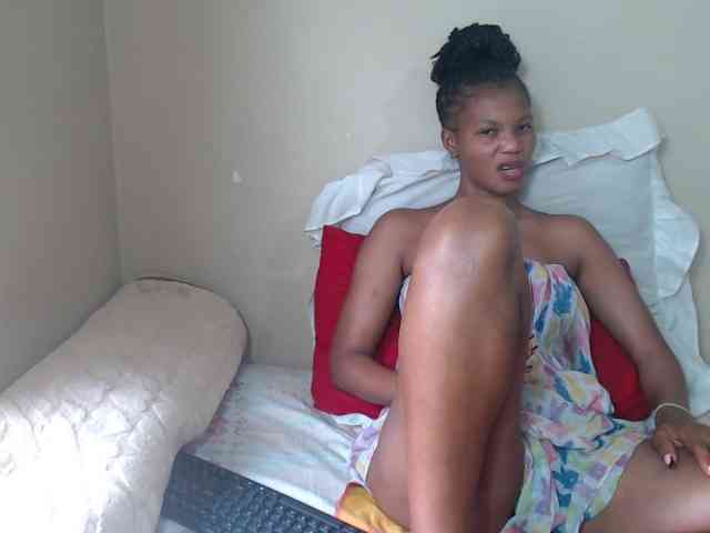 BadGirlMonaa webcam