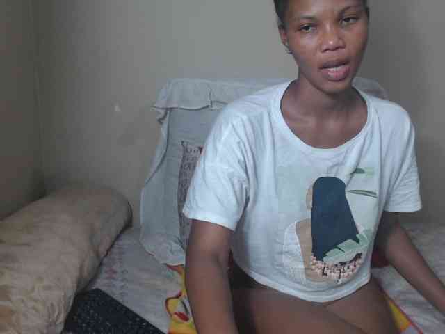 BadGirlMonaa webcam