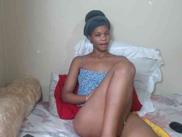 BadGirlMonaa webcam