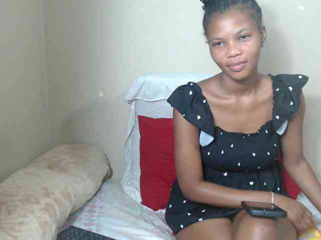 BadGirlMonaa webcam