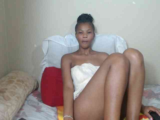 BadGirlMonaa webcam