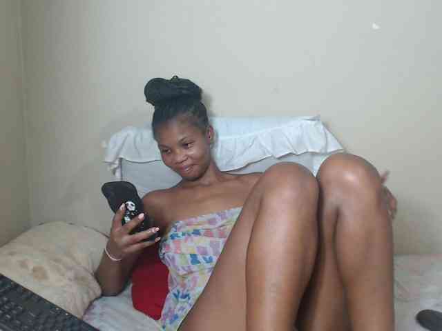 BadGirlMonaa webcam