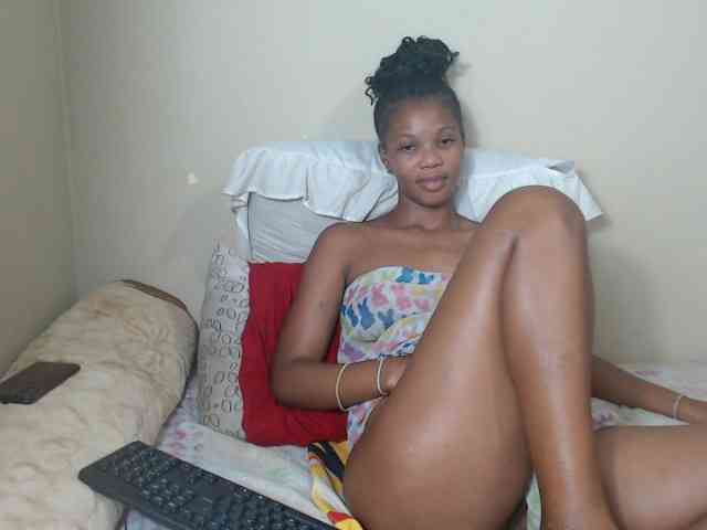 BadGirlMonaa webcam